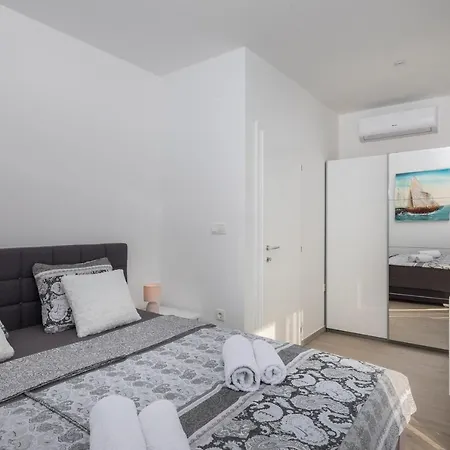 Villa With Two Pools Vodice