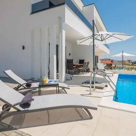 Villa With Two Pools Vodice